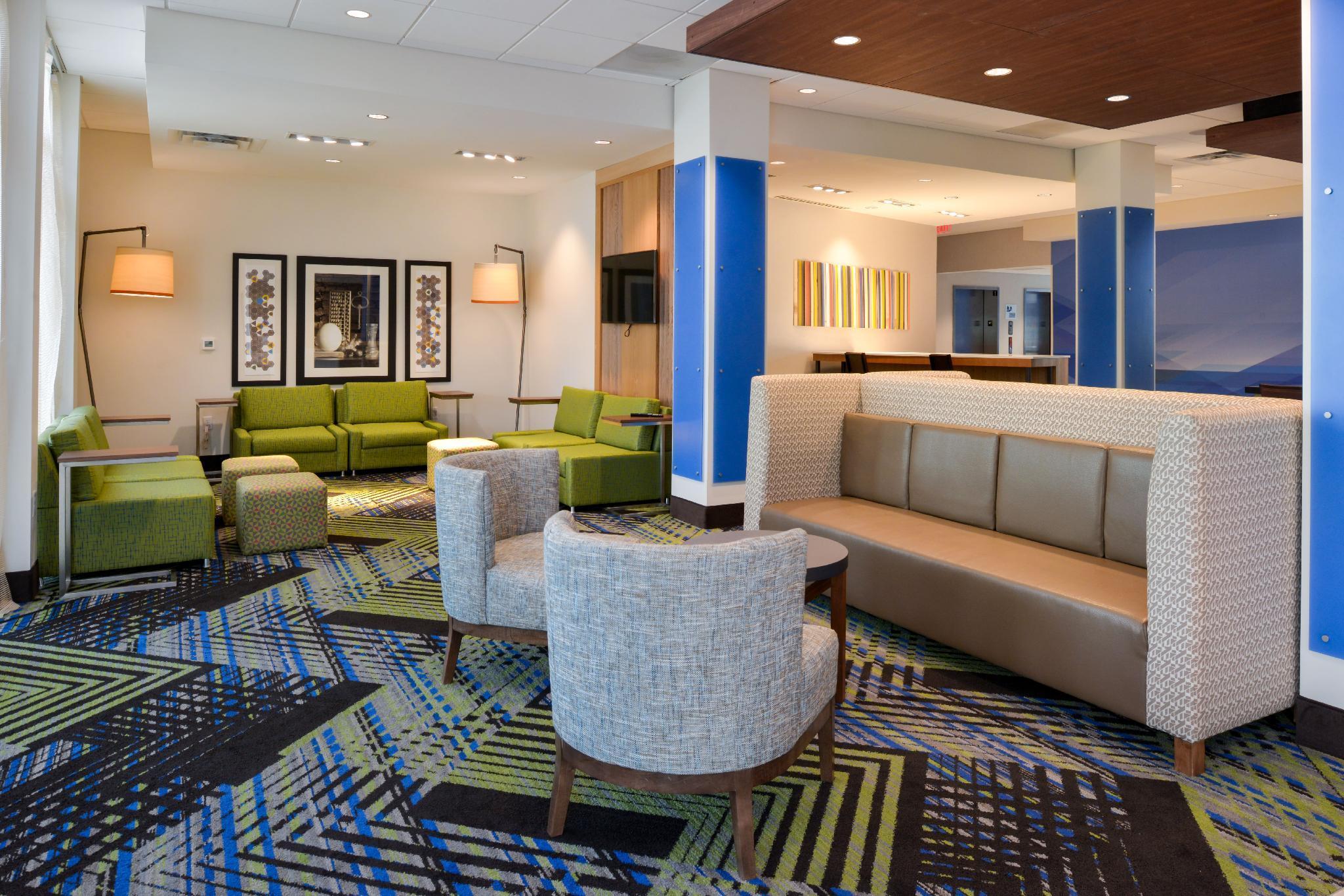 Holiday Inn Express & Suites - Ottumwa By Ihg Exterior photo