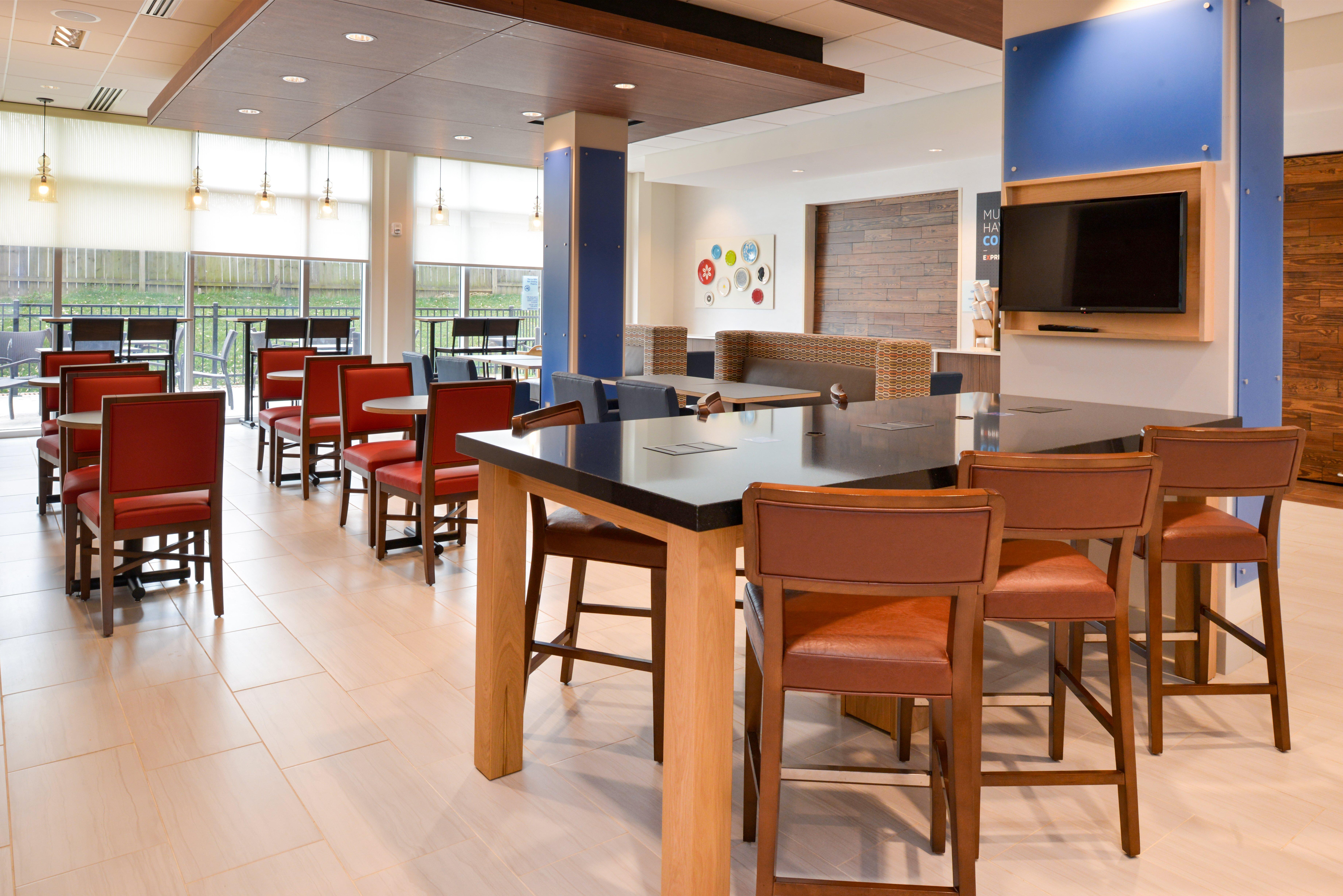 Holiday Inn Express & Suites - Ottumwa By Ihg Exterior photo