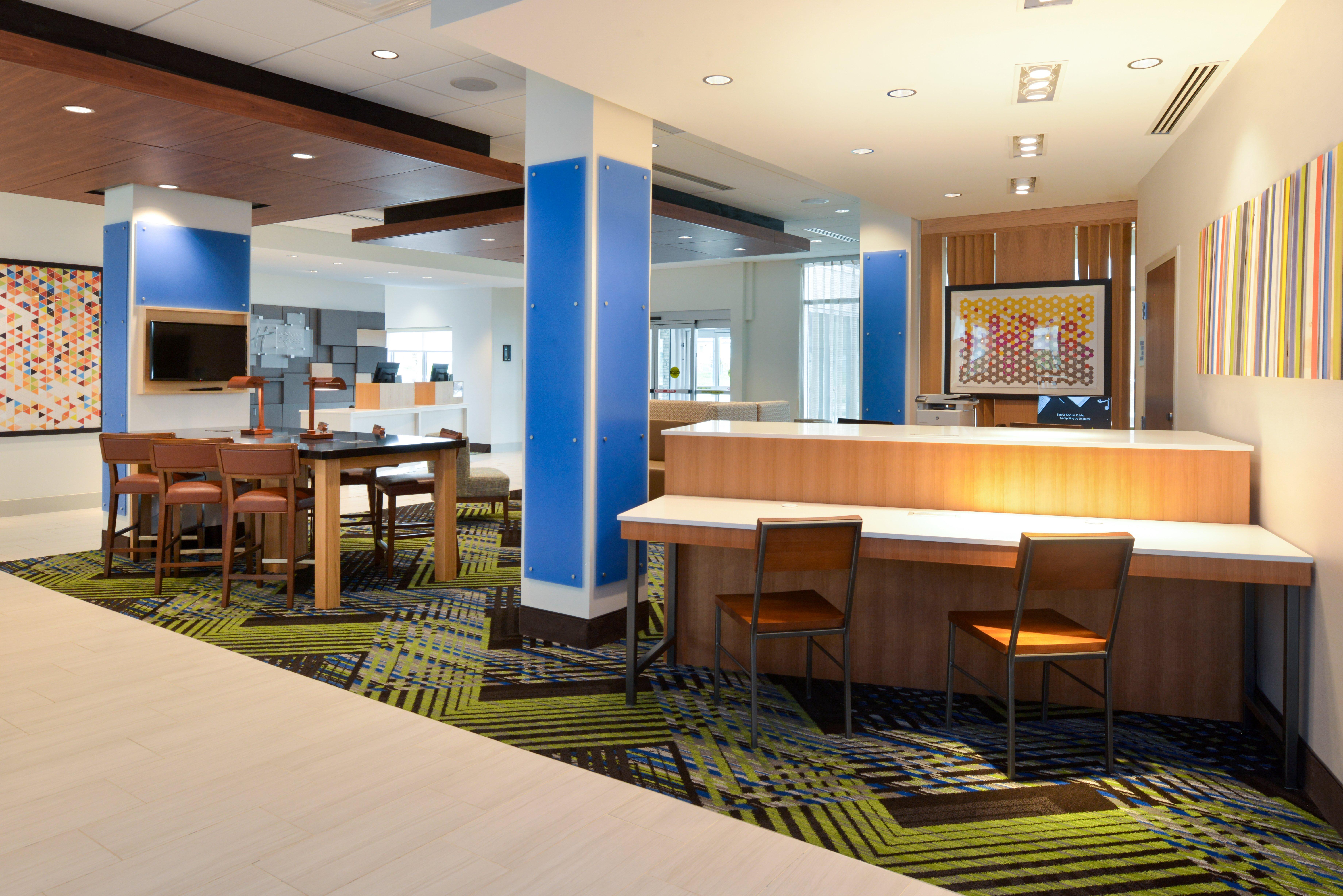 Holiday Inn Express & Suites - Ottumwa By Ihg Exterior photo